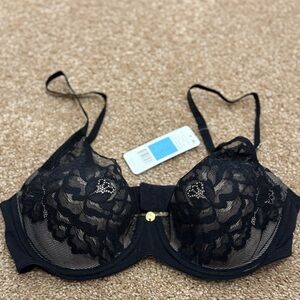 Natori Flora black bra. Size 32C. Brand new with tags